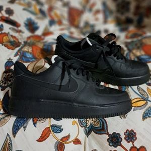 Nike Air Force 1 LowTriple Black (White Tongue)